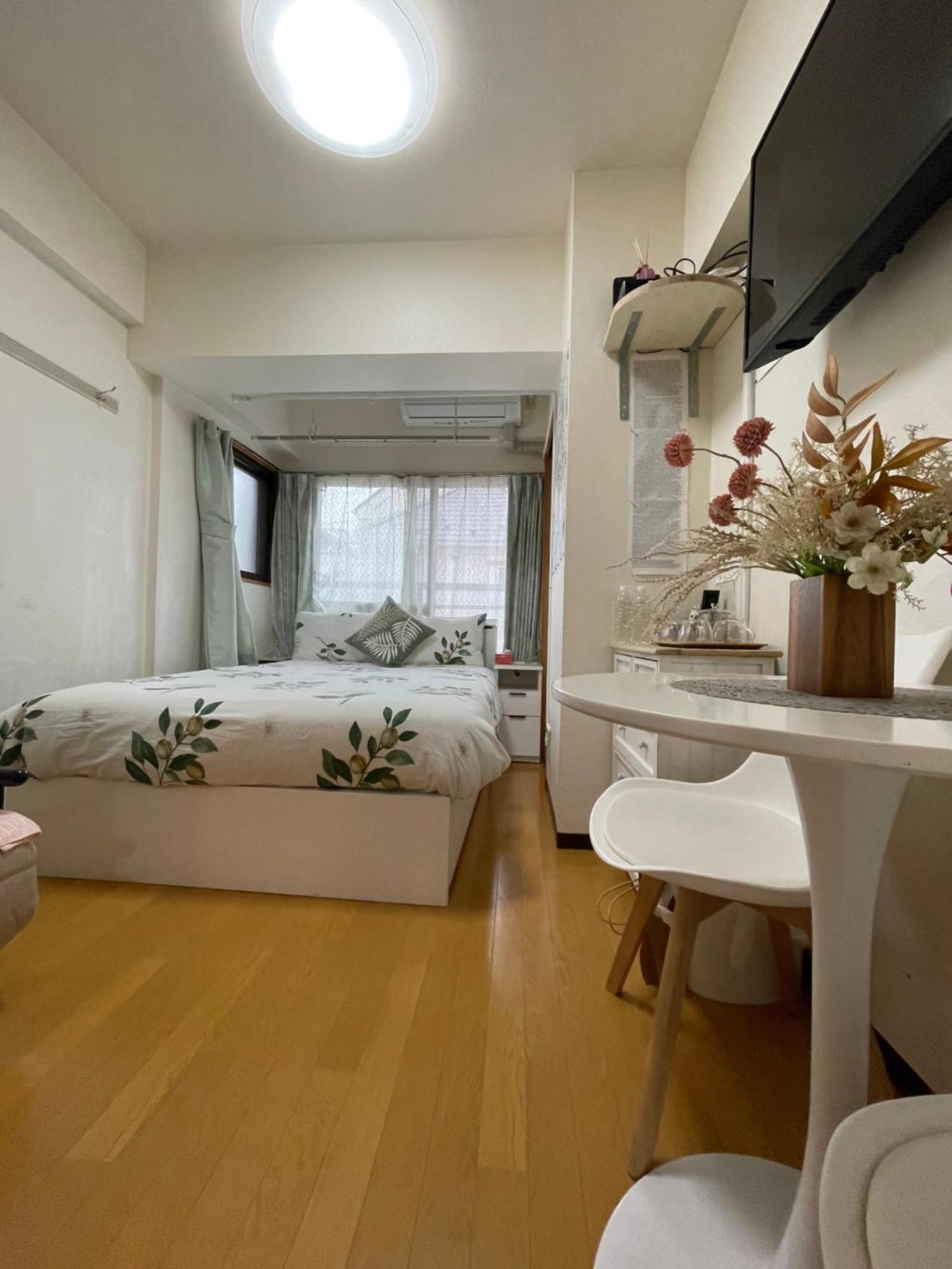 新宿安靜の家-A Quiet Home In Shinjuku - A 26 Square Meter Double Bed Room That Feels Like Home طوكيو المظهر الخارجي الصورة